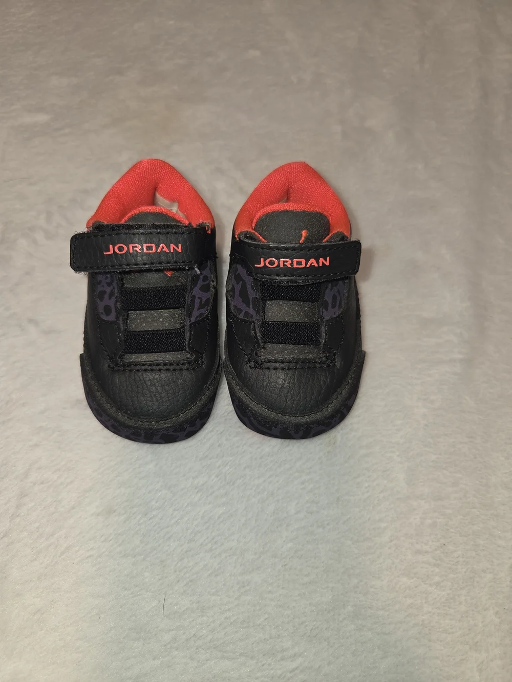 Jordan Babies Black & Red Low-Top Sneakers
